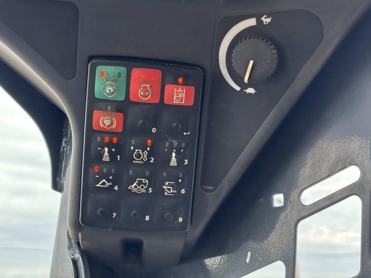 2022-deere-325g-image-25