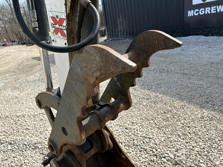 2016-bobcat-e32-image-9