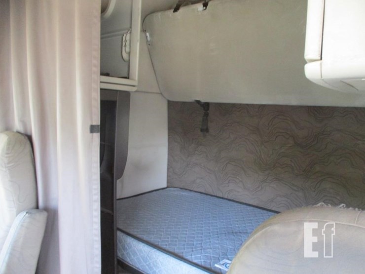 2015-volvo-10-image-15