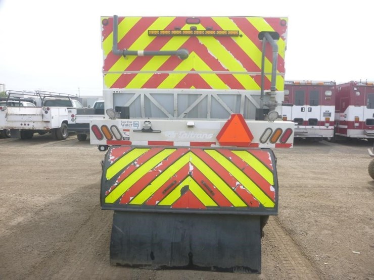 2016-freightliner-m2-106-image-7