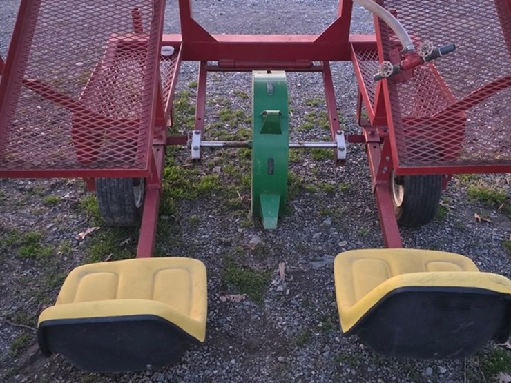 p150-3pt.-2-row-transplanter-image-10