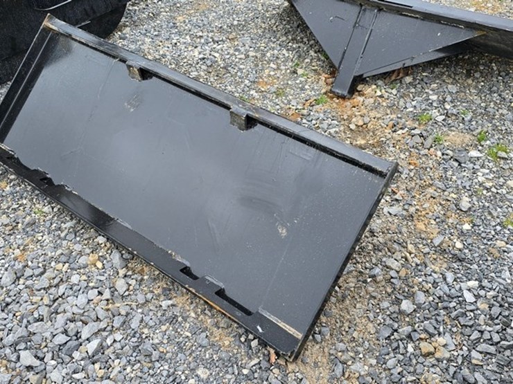 new-kivel-skidloader-hitch-image-1