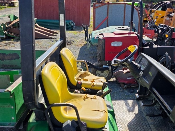 2020-john-deere-gator-image-7