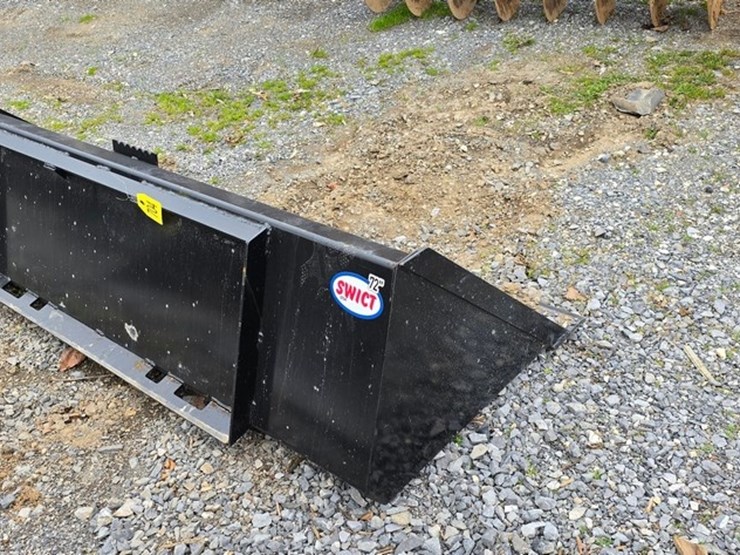new-swict-72"-skidloader-bucket-image-1
