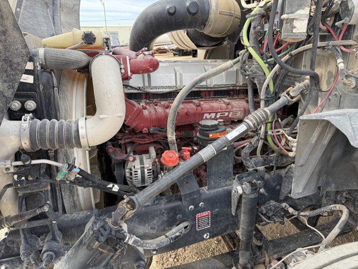 2015-mack-pinnacle-cxu613-image-21