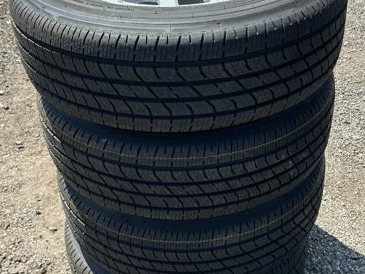 #124-•-(4)-toyota-17"-rims-&-tires-image-3