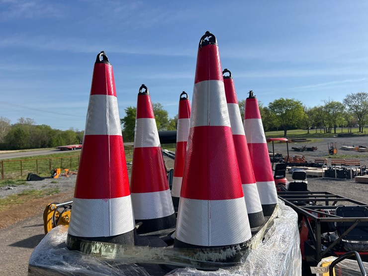 #105-•-pallet-of-(250)-traffic-cones-image-2
