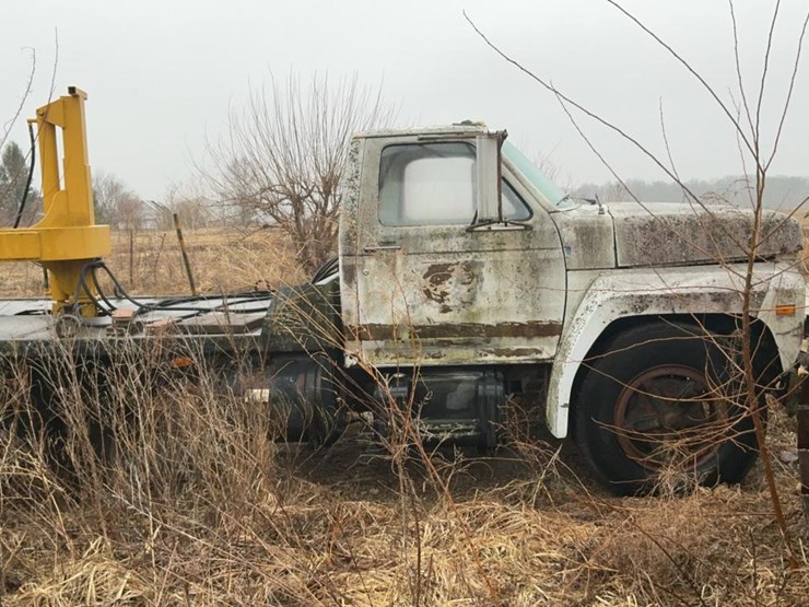 #301-•-1980-ford-k604-flatbed-truck-image-6
