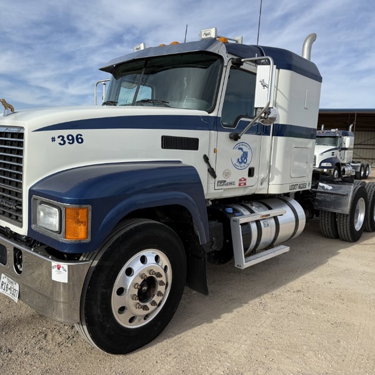 2015 MACK PINNACLE CHU613