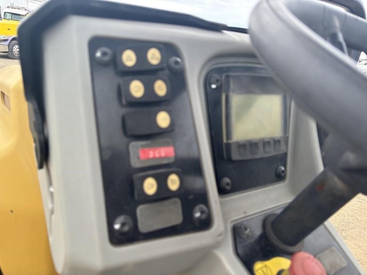 2002-caterpillar-cb24b-image-20