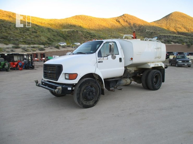 2001-ford-f750-image-1
