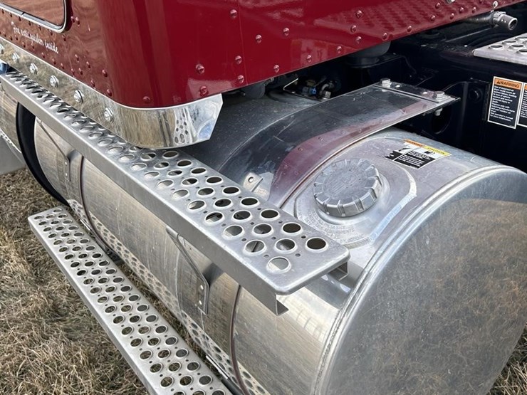 2025-kenworth-w900-image-53