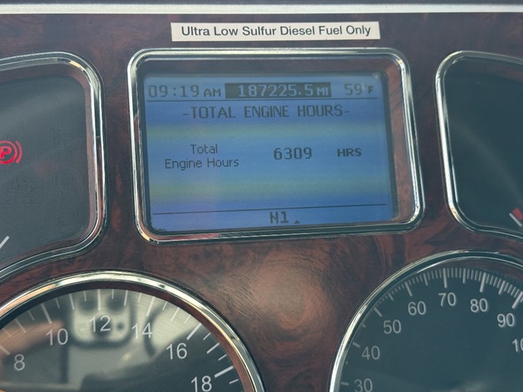 2015-mack-pinnacle-cxu613-image-19