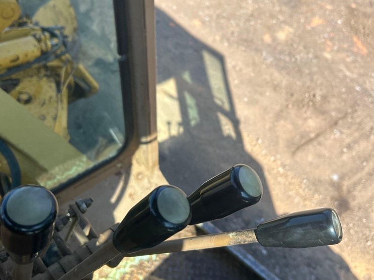 2011-deere-772g-image-41