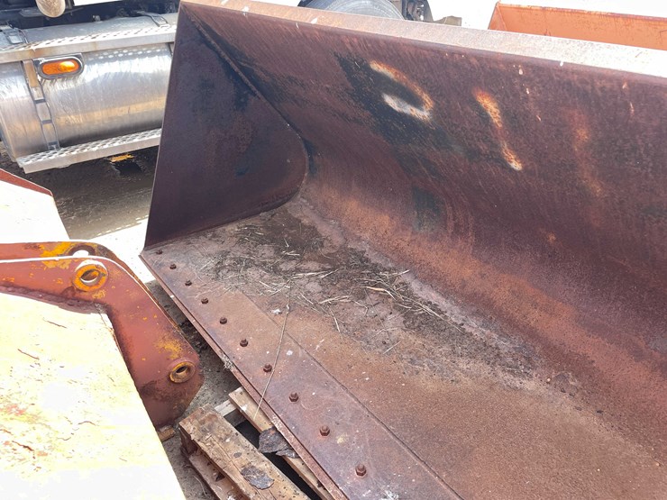 #5686-•-pin-on-bucket-image-13