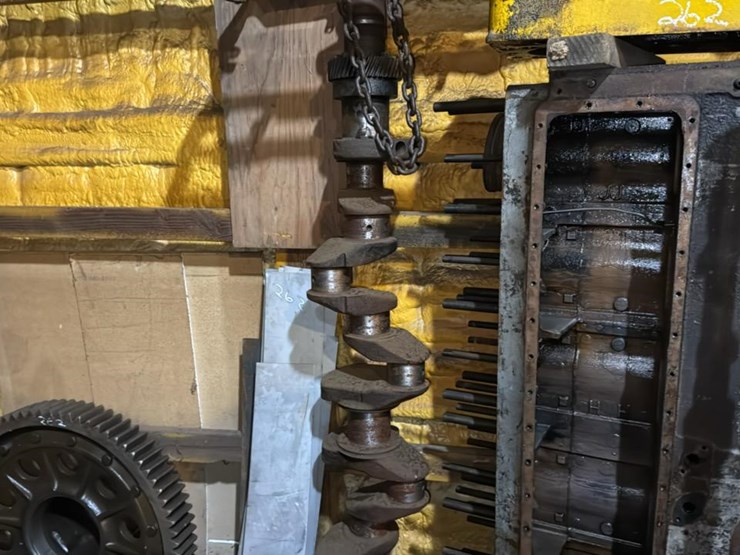 #262-•-engine-parts-image-11