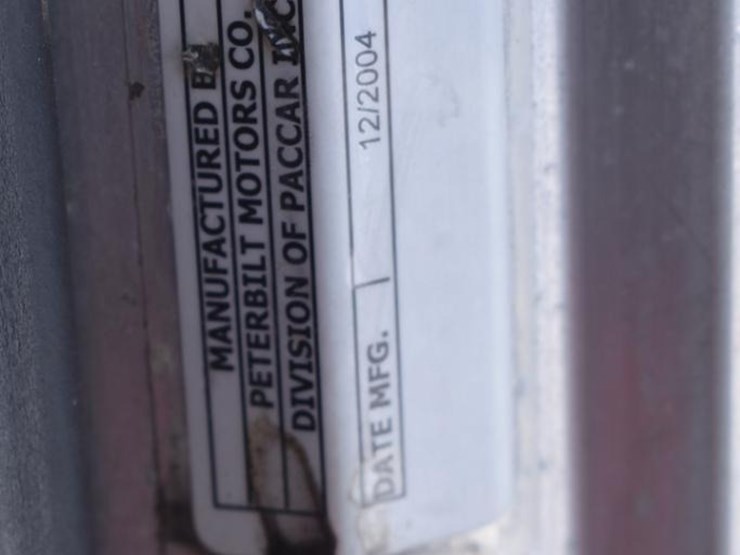 2005-peterbilt-385-image-29