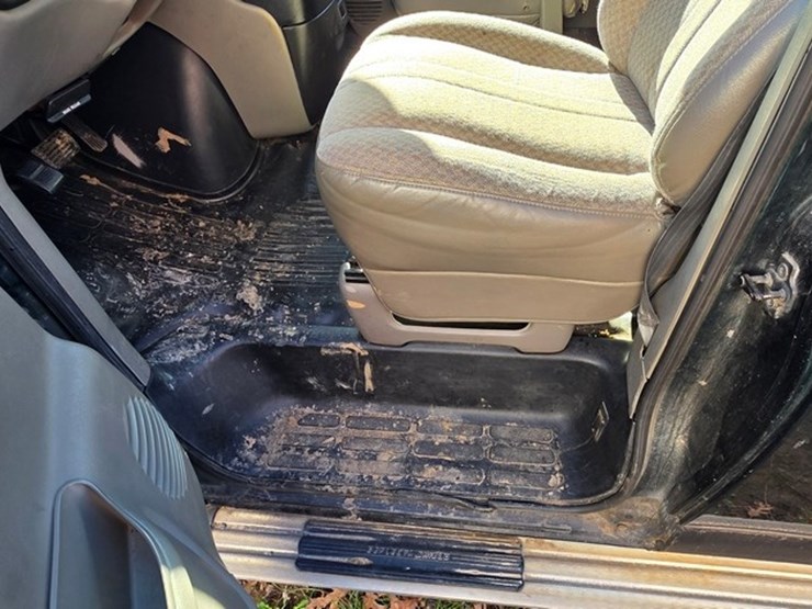 2000-chevrolet-3500-image-32