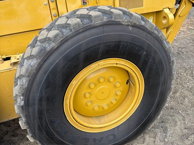 2011-caterpillar-140m2-vhp-plus-image-24