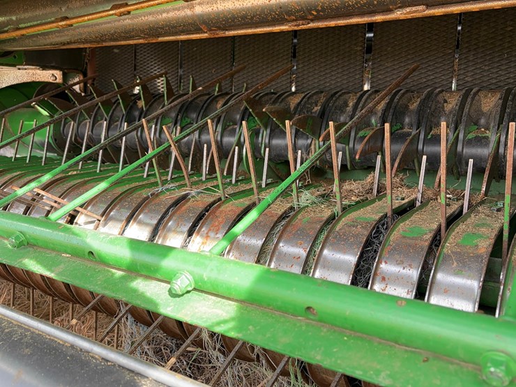 john-deere-560m-image-14