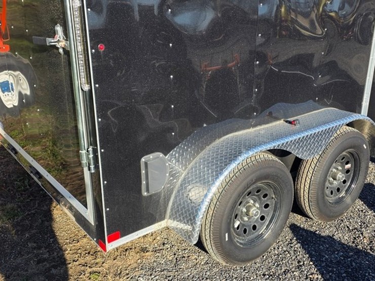 new-2005-carry-on-2-axle-box-trailer-(title)-image-14