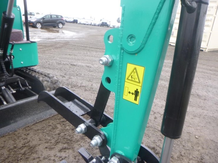 2025-agt-h15r-hydraulic-excavator-image-12