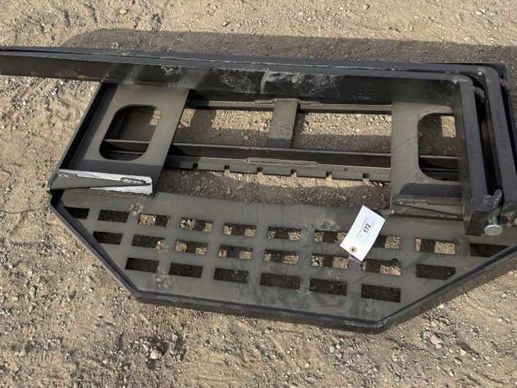 #172-•-skid-steer-forks-image-1