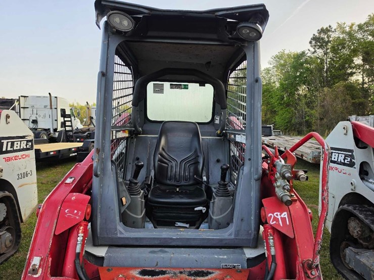 2022-takeuchi-tl8r2-image-9