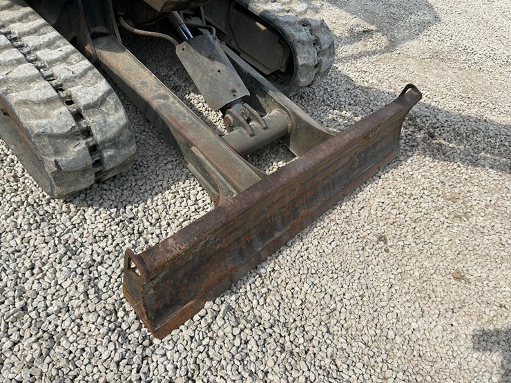 2016-bobcat-e32-image-10