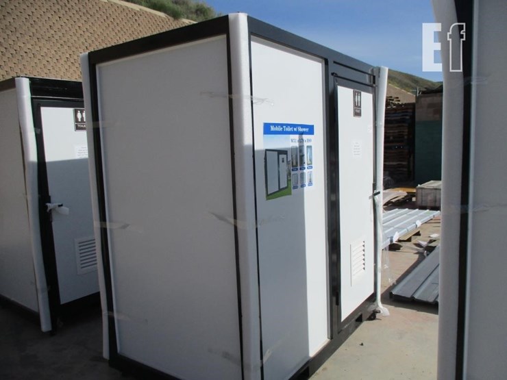 51"-x-79"-x-89"-bathroom-w/shower-image-2