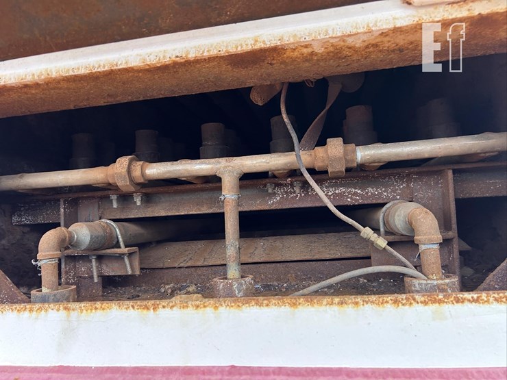 2004-peterbilt-357-image-34