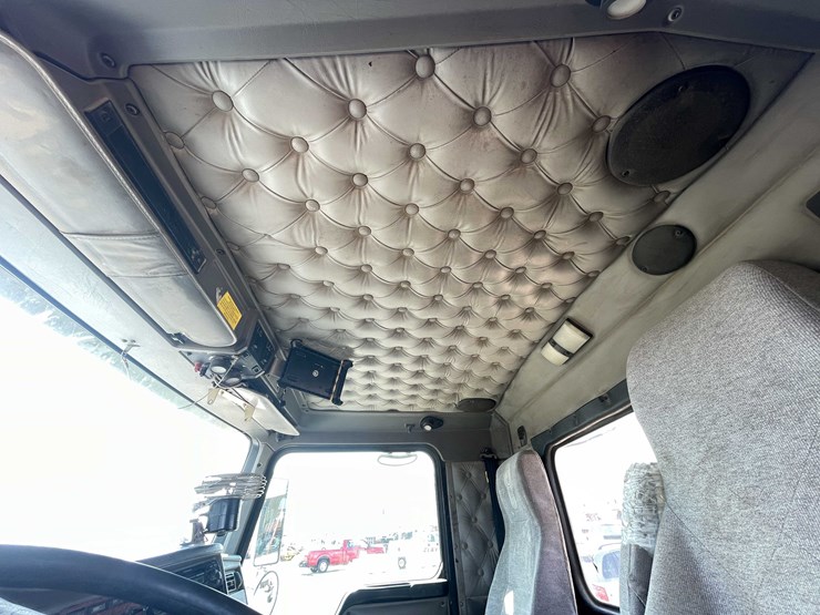 2004-kenworth-t800-image-69