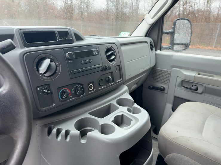 2011-ford-e350-image-19