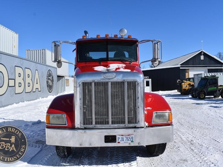 2005-peterbilt-385-image-8