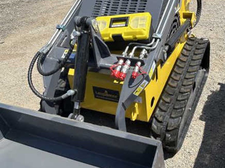 #34-•-mini-skid-steer-loader---gas-image-3