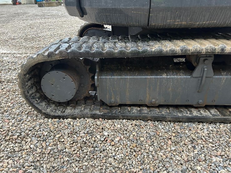 2019-case-cx60c-image-12