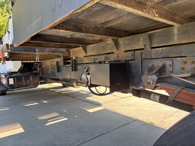 #300-•-2006-gmc-c6500-forestry-chip-truck-image-9