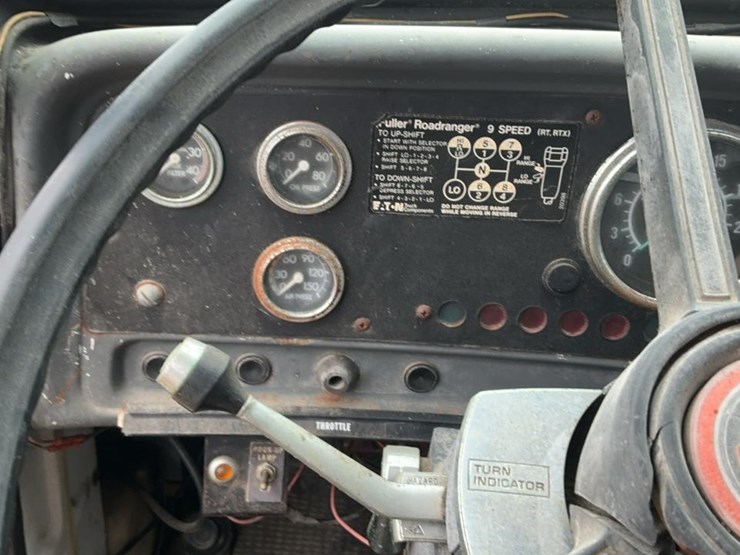 1984-gmc-9500-image-26