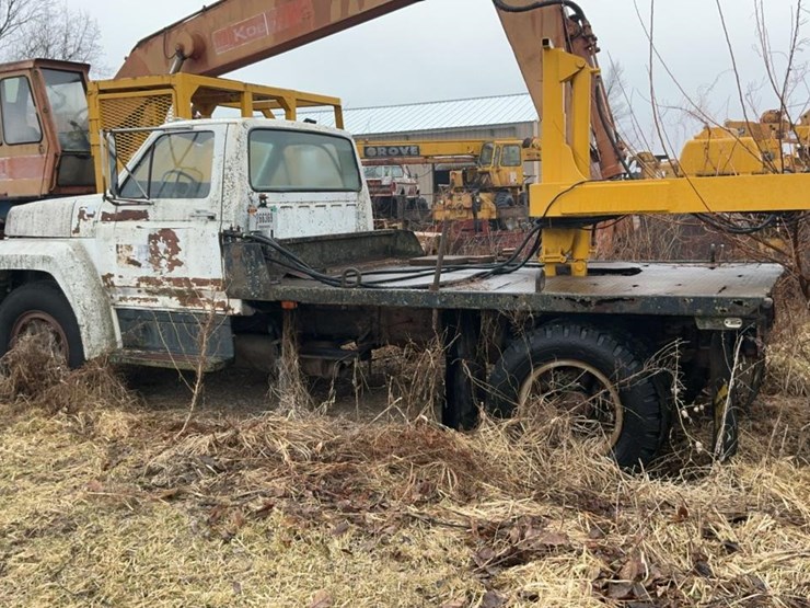 #301-•-1980-ford-k604-flatbed-truck-image-3