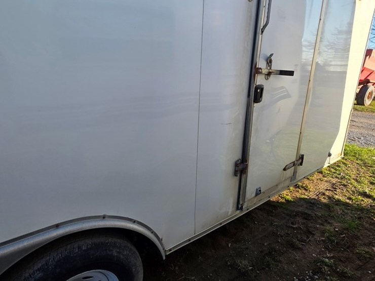 2013-united-trailer-2-axle-20'-box-trailer-(title)-image-23