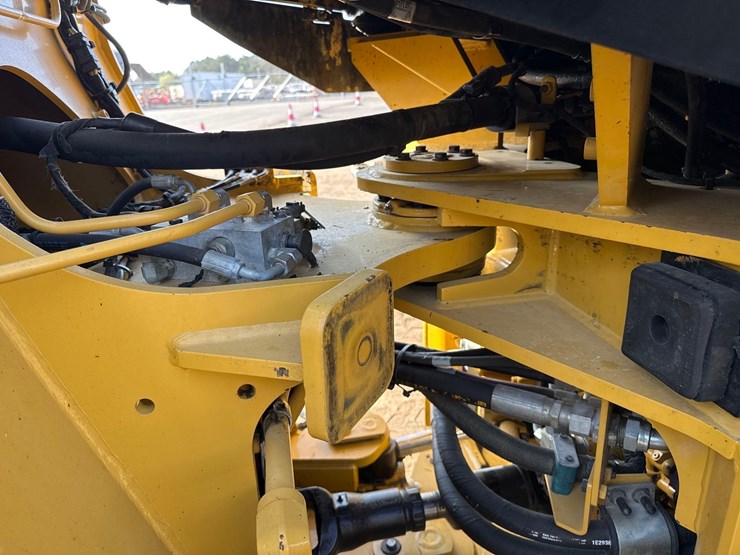 2020-caterpillar-938m-image-11