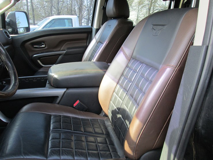 2016-nissan-titan-image-30