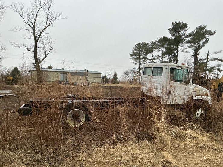 1995-freightliner-fl70-image-8