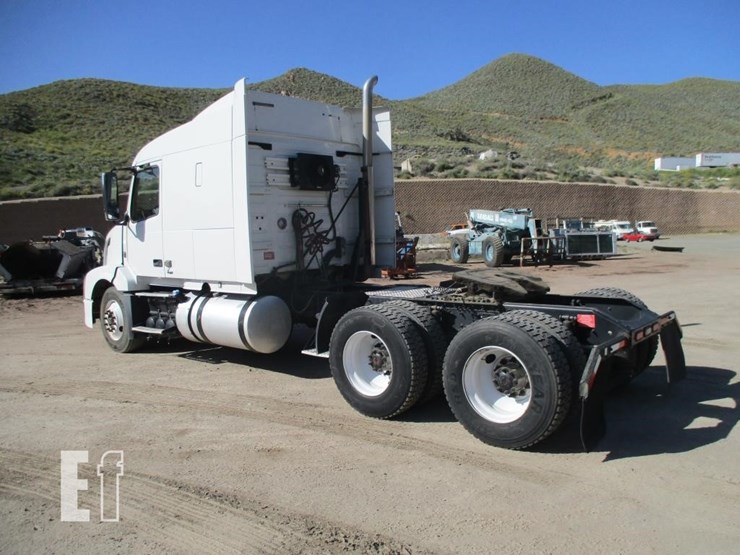 2015-volvo-10-image-4