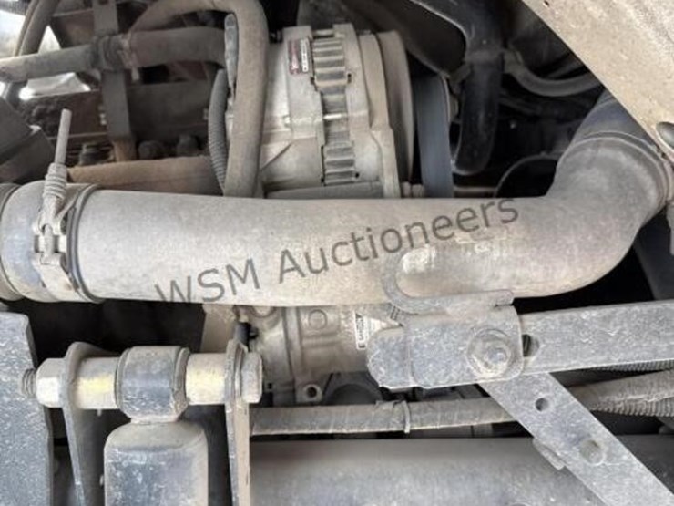 2001-freightliner-fc70-image-31