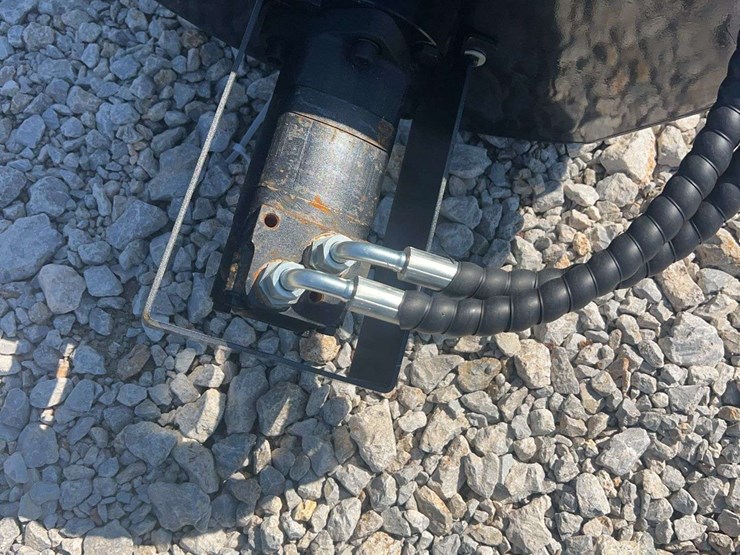 sdlanch-mini-skid-steer-mixing-bucket-image-2