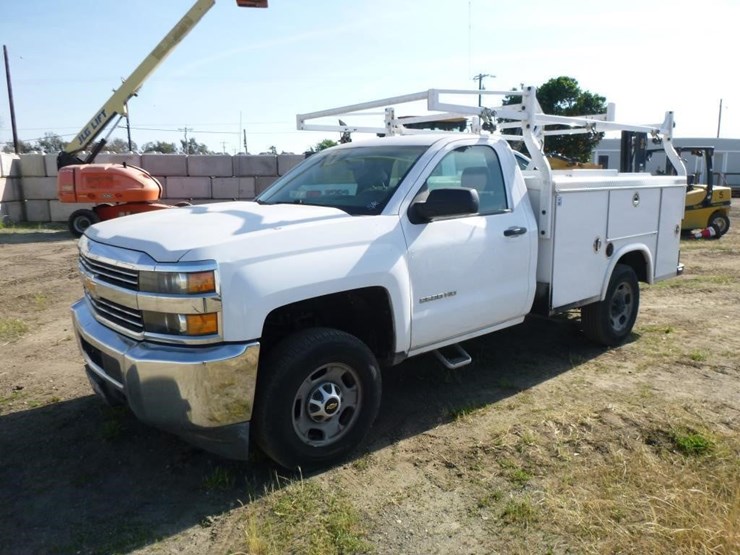 2017-chevrolet-2500-image-2