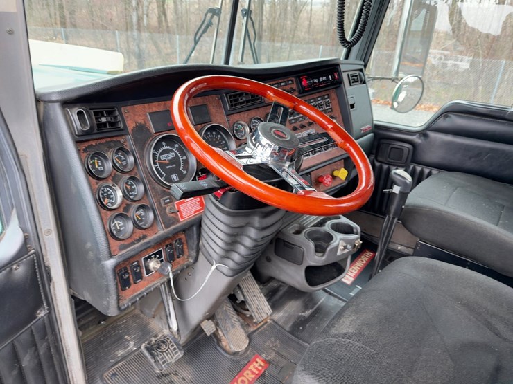 2003-kenworth-t800-image-31