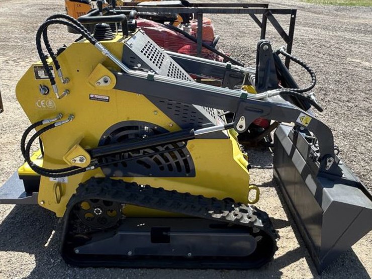 #35-•-mini-skid-steer-loader---gas-image-1