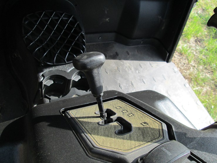 2011-caterpillar-550-image-23